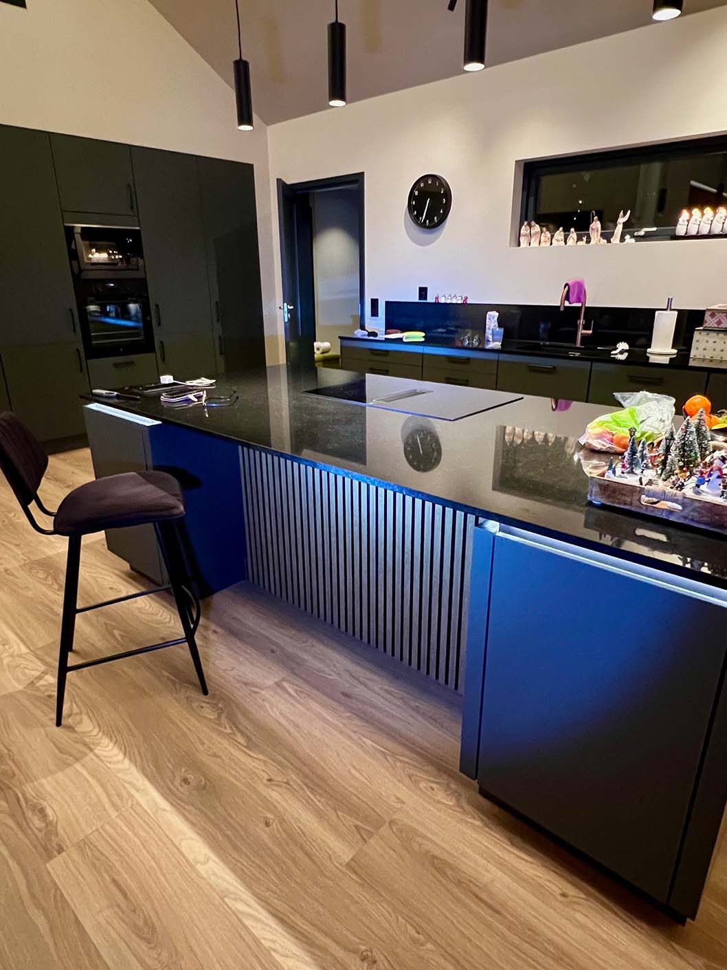 Deco Spilepanel under kjøkkenbenk